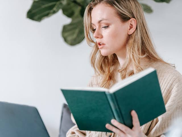 Cómo elegir la mejor aseguradora para tu pyme: Corredurías vs. Agentes exclusivos 1 Cómo elegir la mejor aseguradora para tu pyme: Corredurías vs. Agentes exclusivos