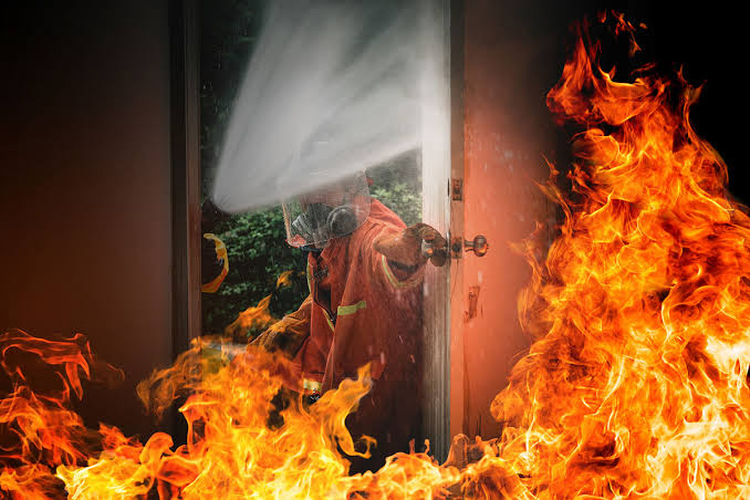 Seguros de Comercio y Locales: Coberturas vitales frente a incendios, robos y daños 1 Seguros de Comercio y Locales: Coberturas vitales frente a incendios, robos y daños