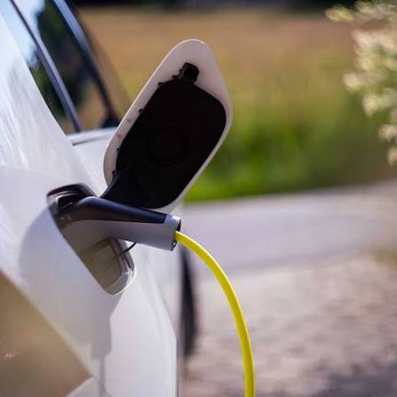 Seguros para coches eléctricos e híbridos enchufables: Cobertura de baterías y cables 1 Seguros para coches eléctricos e híbridos enchufables: Cobertura de baterías y cables